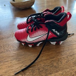 Youth football cleats